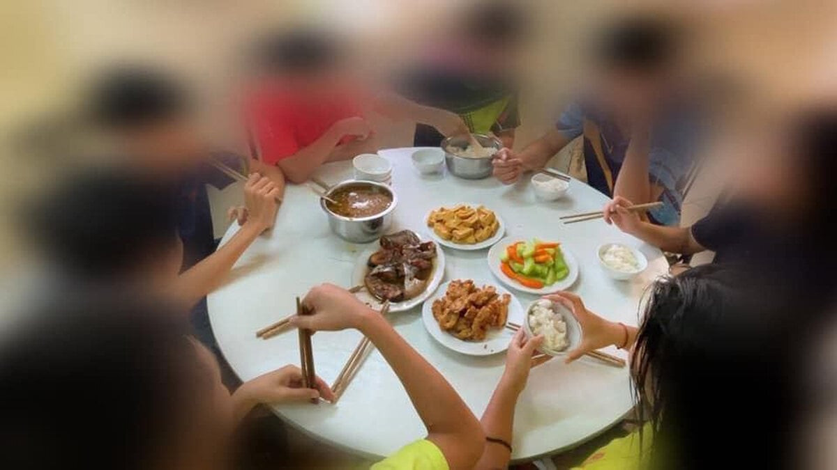 Bữa ăn của đội tuyển bóng bàn trẻ Việt Nam từng khiến dư luận bức xúc.