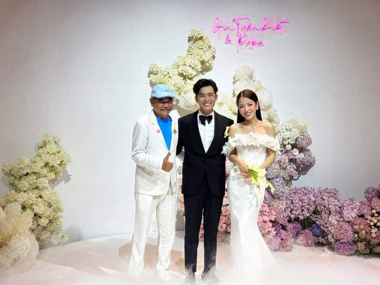NSND Việt Anh cũng có mặt để chúc mừng hạnh phúc cho Gin Tuấn Kiệt và Puka. Trong seri sitcom 