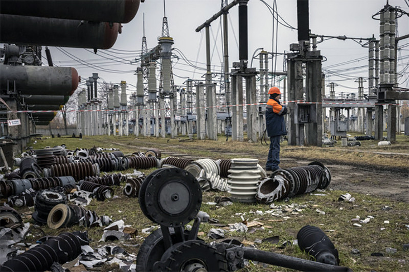 Một nhà máy điện ở Ukraine bị hư hỏng sau khi trúng tên lửa Nga. (Ảnh: RT)