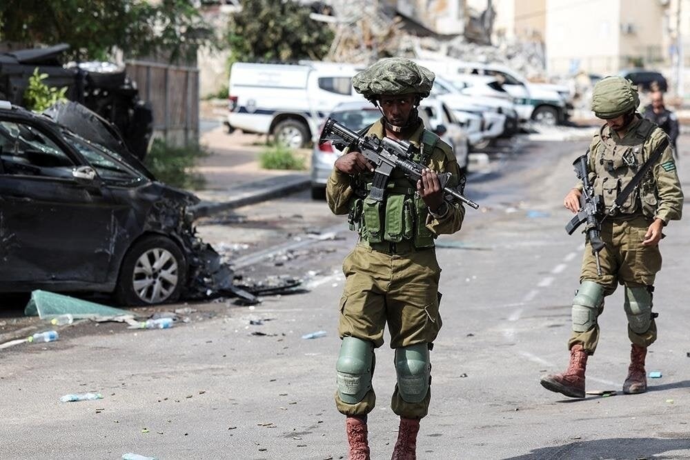 Lính Israel tuần tra sau vụ tấn công của Hamas từ dải Gaza. (Ảnh: Reuters)