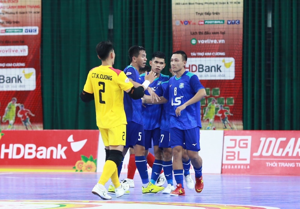 ket qua giai futsal hdbank cup quoc gia 2023 bat ngo trong ngay khai man hinh anh 2