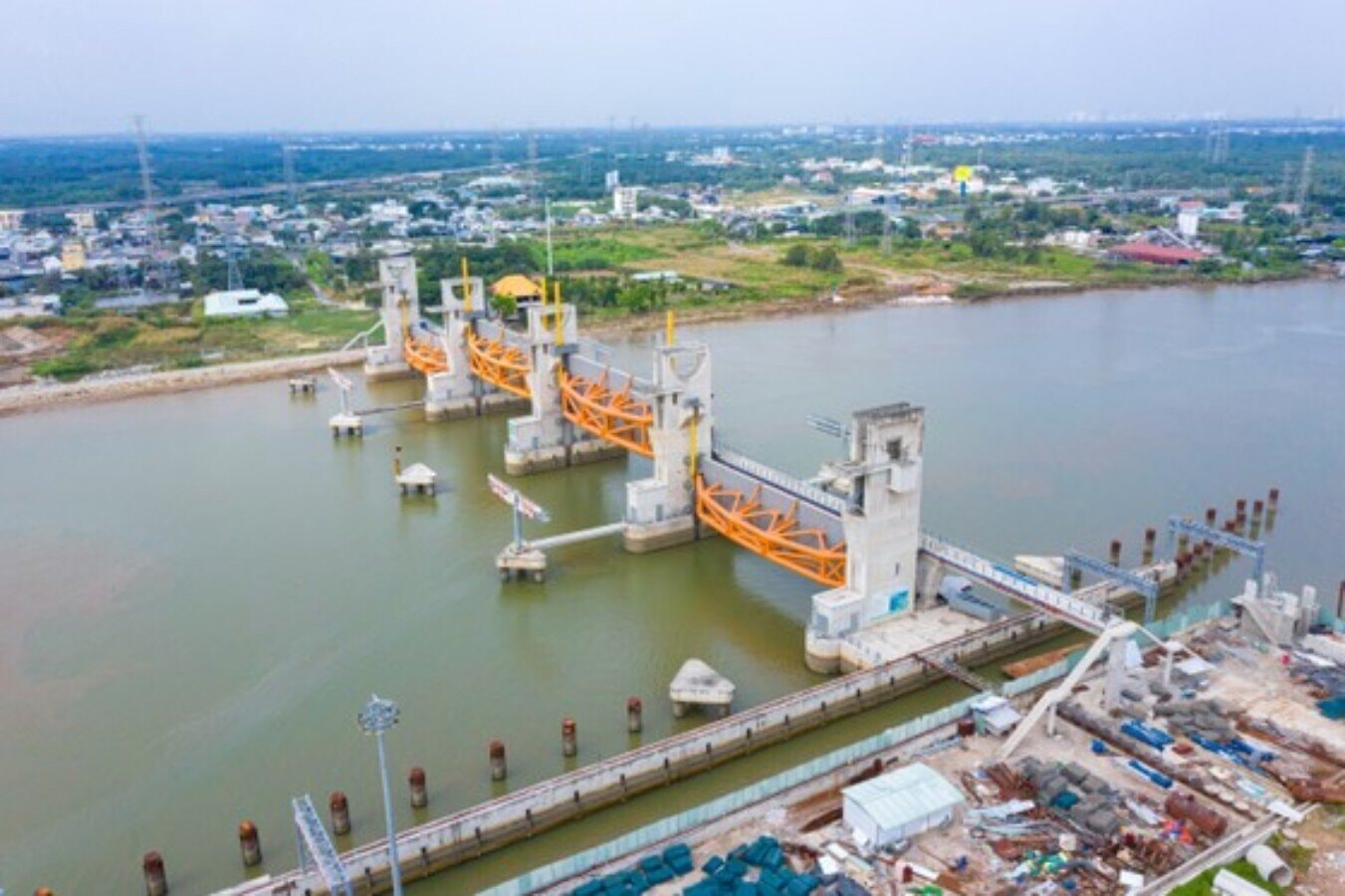 Cống ngăn triều Mương Chuối đã hoàn thiện từ lâu nhưng chưa vận hành. (Ảnh: Quốc Hùng)
