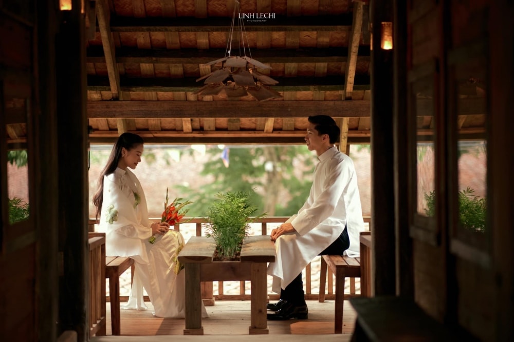 Doan van hau va doan hai my rang ngoi hanh phuc trong dam cuoi tren san bong hinh anh 5