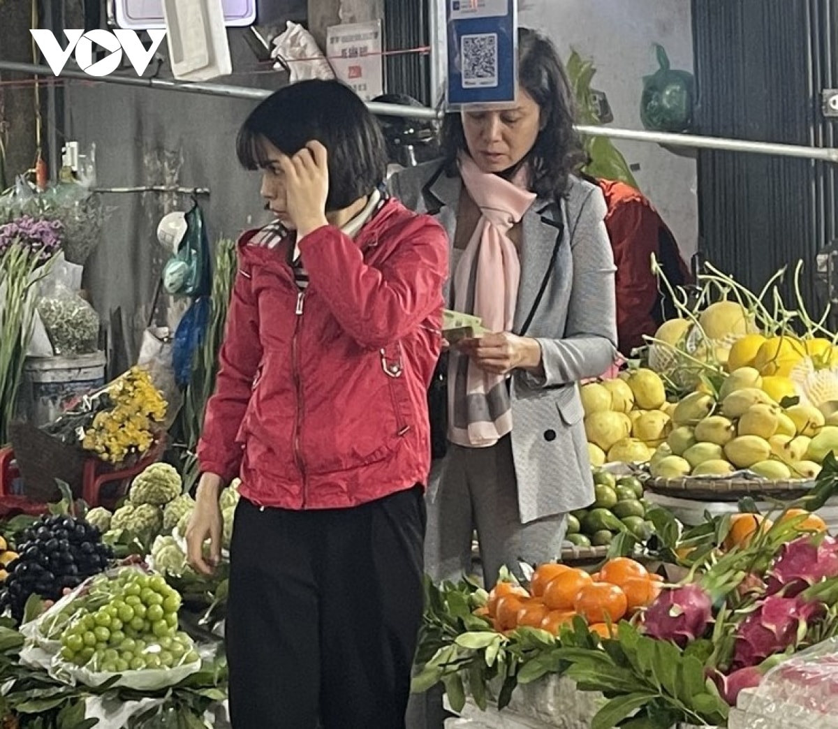 nguoi ha noi trong cai ret dau dong sau nhieu ngay nong buc hinh anh 10