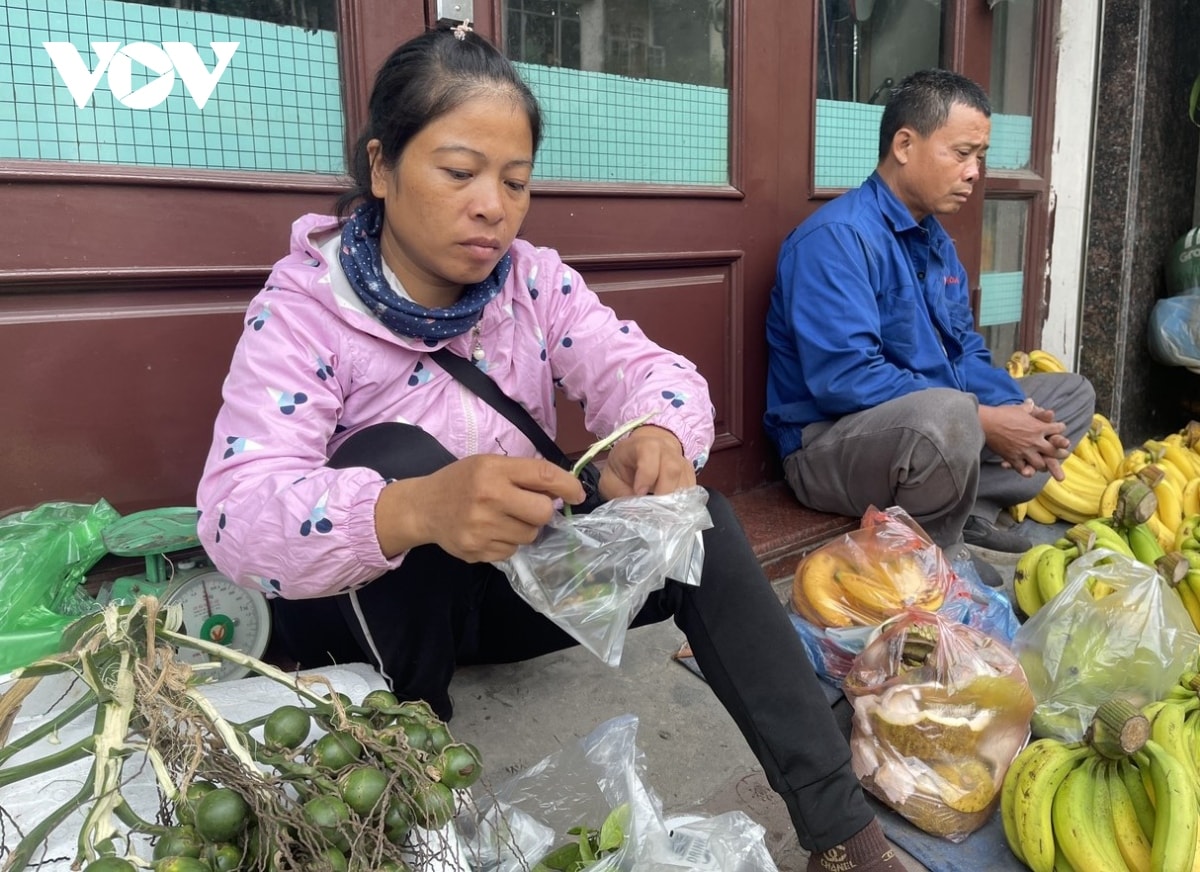 nguoi ha noi trong cai ret dau dong sau nhieu ngay nong buc hinh anh 14