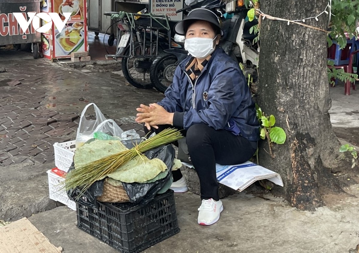 nguoi ha noi trong cai ret dau dong sau nhieu ngay nong buc hinh anh 6