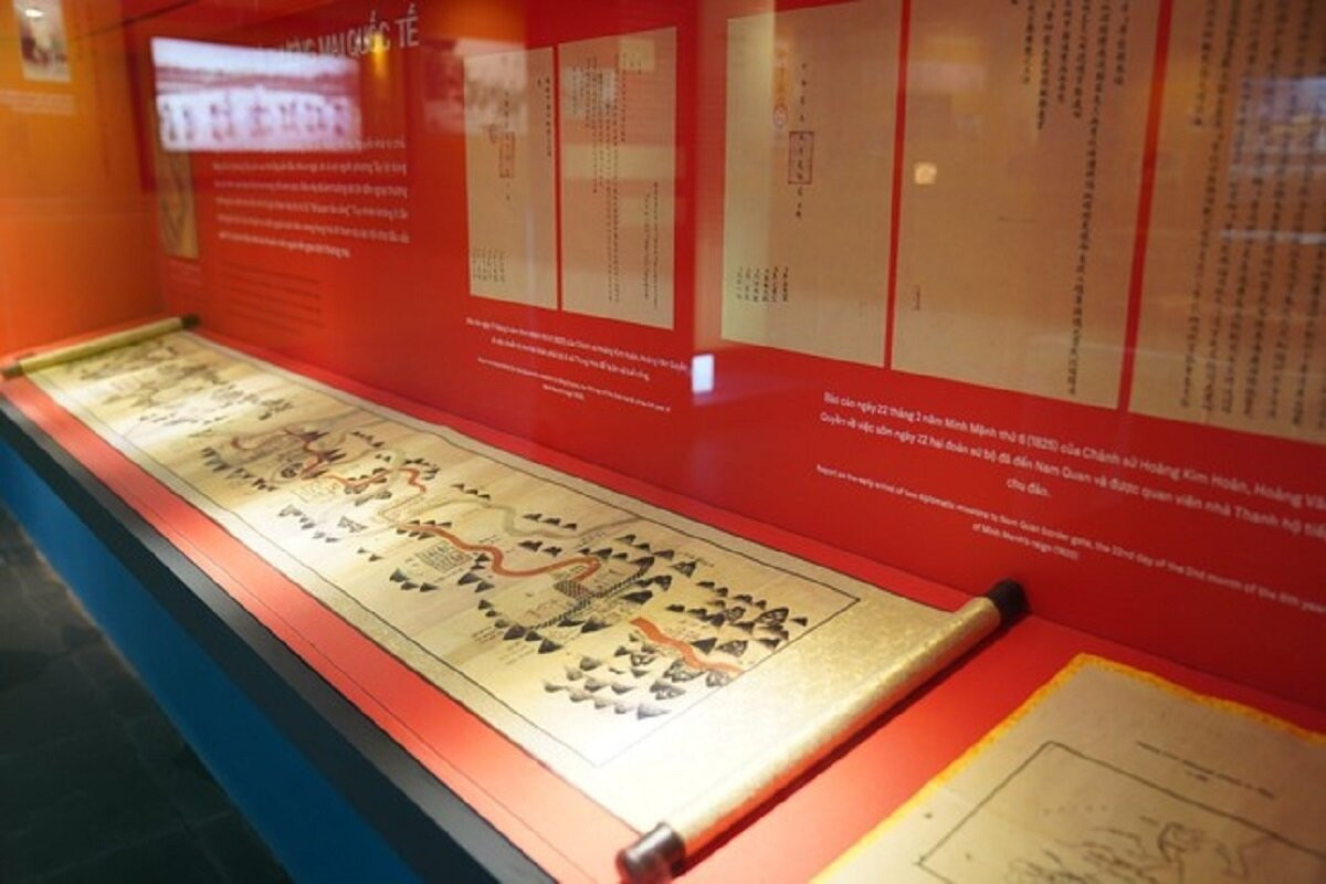 Một góc không gian trưng bày Châu bản triều Nguyễn – Ký ức một triều đại. (Ảnh: Trung tâm Lưu trữ quốc gia I)