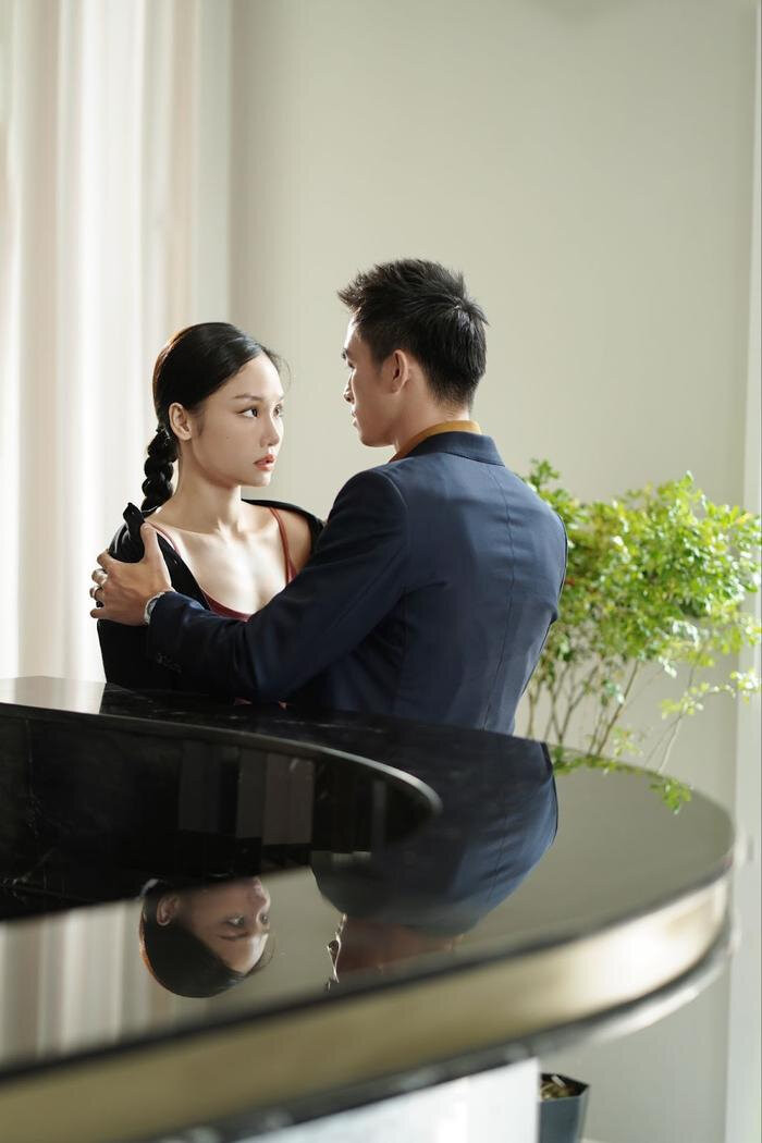 Lãnh Thanh và Miu Lê có nhiều cảnh nhạy cảm trong phim.