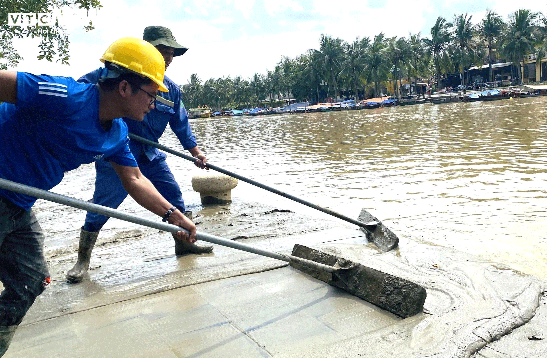 nguoi dan pho co hoi an quay cuong don bun non sau 2 tran lu lien tiep hinh anh 6