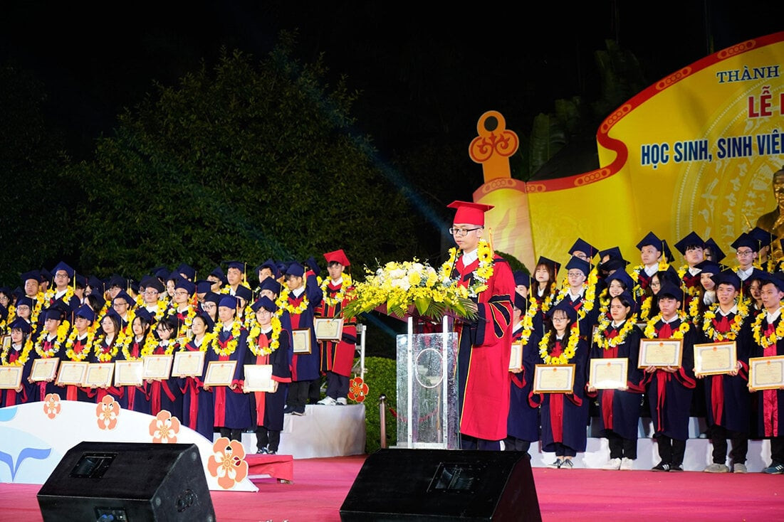 Đại diện học sinh, sinh viên xuất sắc tiêu biểu TP Hải Phòng năm 2023 phát biểu tại buổi lễ.