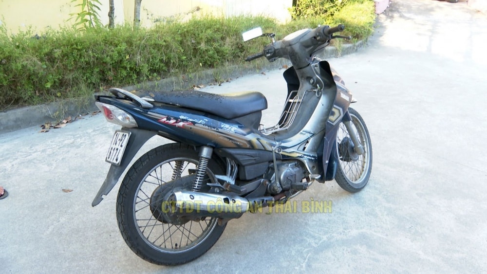 khoi to tai xe thong chot , dam bi thuong canh sat giao thong hinh anh 2