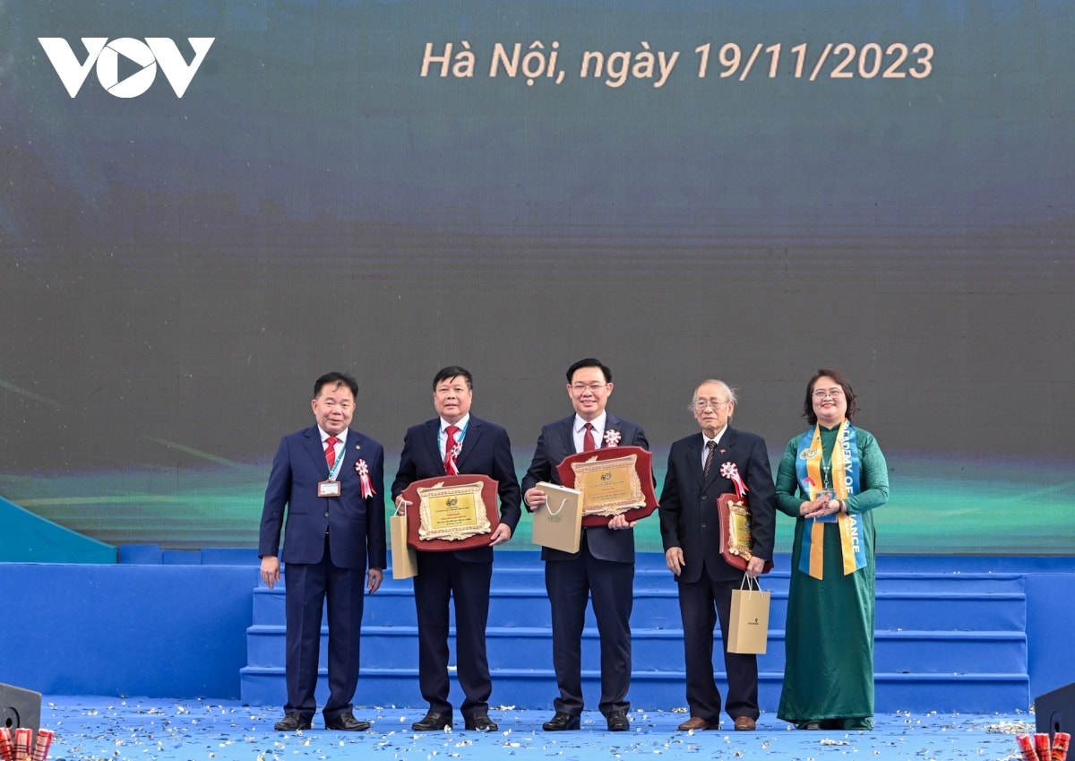 chu tich quoc hoi du le ky niem 60 nam xay dung va phat trien hoc vien tai chinh hinh anh 4
