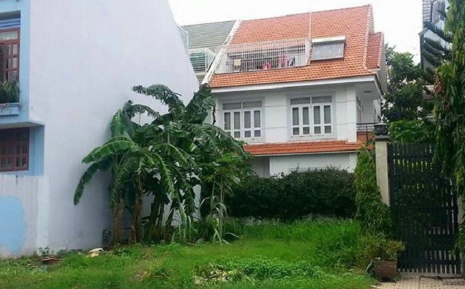 Cẩn trọng khi mua đất xen kẹt không có sổ đỏ. (Ảnh minh họa: CafeF)