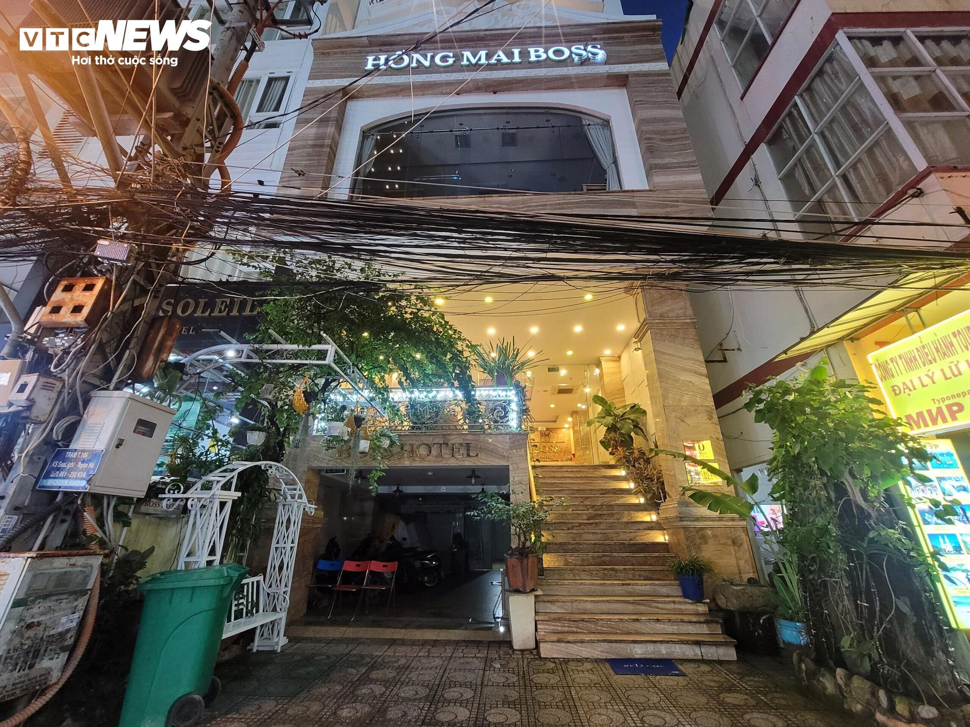 Khách sạn Hồng Mai Boss (06 Tôn Đản, Lộc Thọ) nâng thêm 1 tầng, đã chấp hành nộp phạt nhưng chưa tháo dỡ.