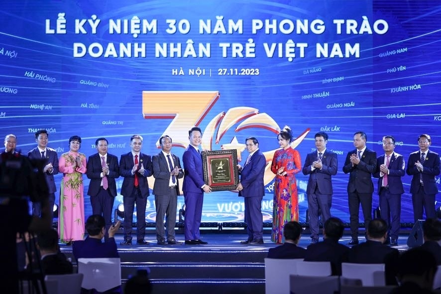 thu tuong chinh phu du le ky niem 30 nam phong trao doanh nhan tre viet nam hinh anh 1