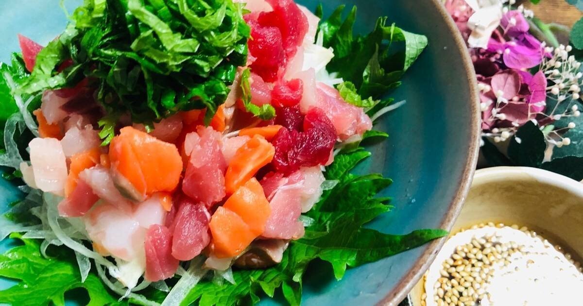 Lá tía tô có tác dụng diệt khuẩn, ngăn ngừa ngộ độc thực phẩm và làm dịu mùi cá sống trong món sashimi nổi tiếng của Nhật Bản.