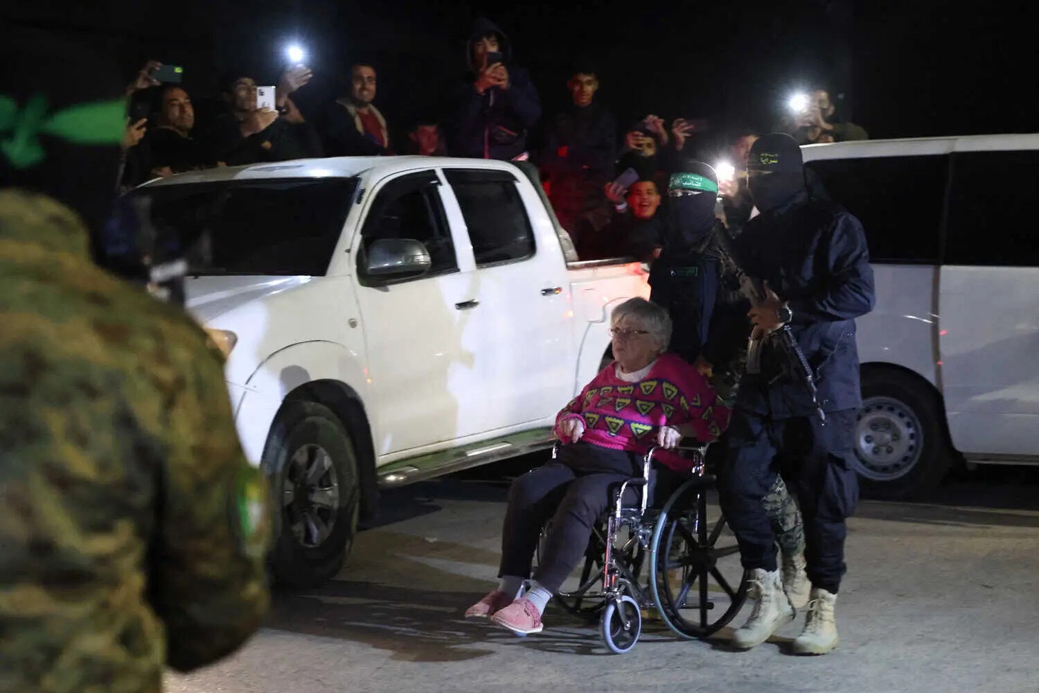 Phần lớn các con tin được Hamas thả tự do sau hai đợt đều là người già, phụ nữ và trẻ em. (Ảnh: AFP)