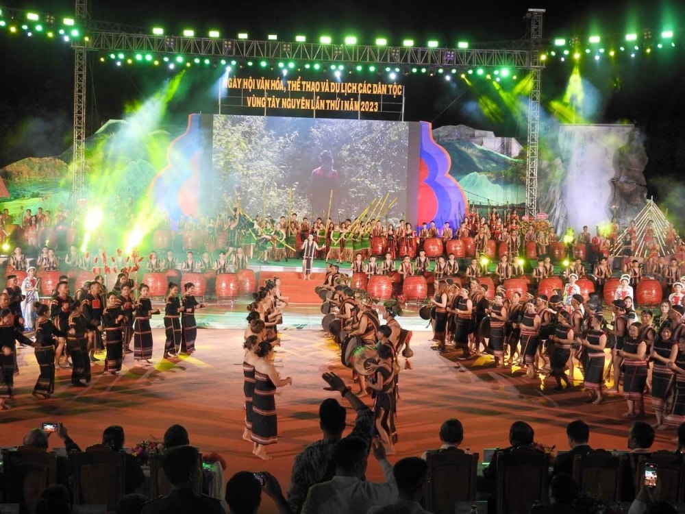 khai mạc ngày hội Đại ngàn tây nguyên- tinh hoa hội tụ tại kon tum hình ảnh 1 khai mac ngay hoi Dai ngan tay nguyen- tinh hoa hoi tu tai kon tum hinh anh 1