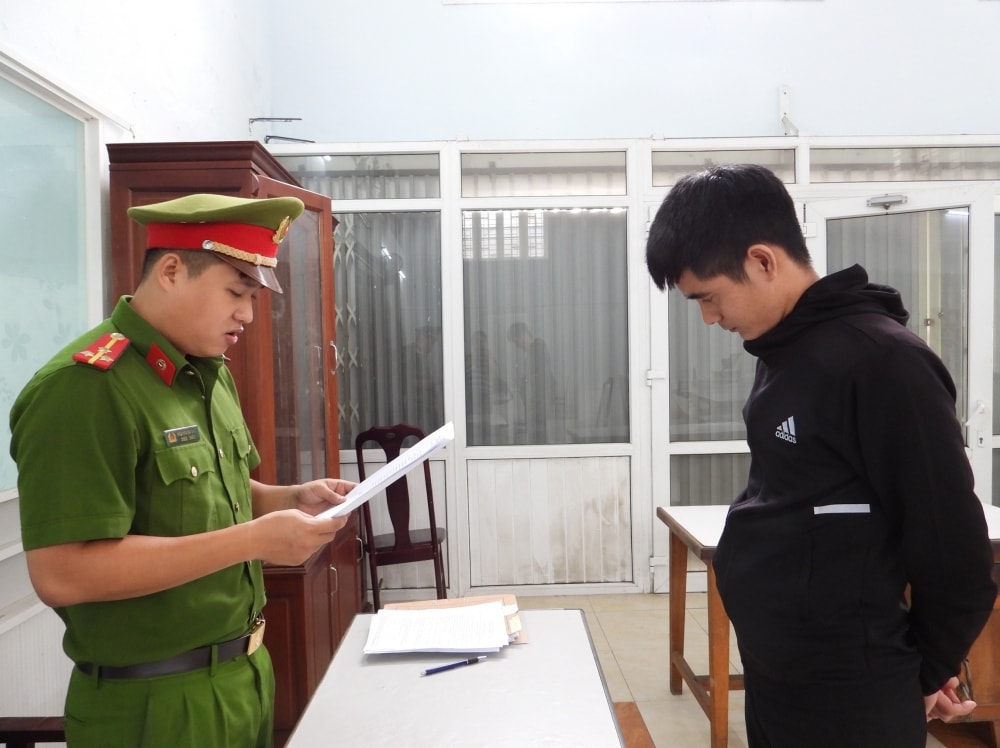 nam nhan vien ngan hang lua dao chiem doat cua dong nghiep hon 1,5 ty dong hinh anh 1