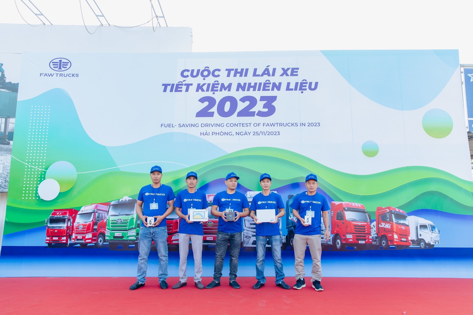 5-tai-xe-nhan-qua-tu-ban-to-chuc.jpg