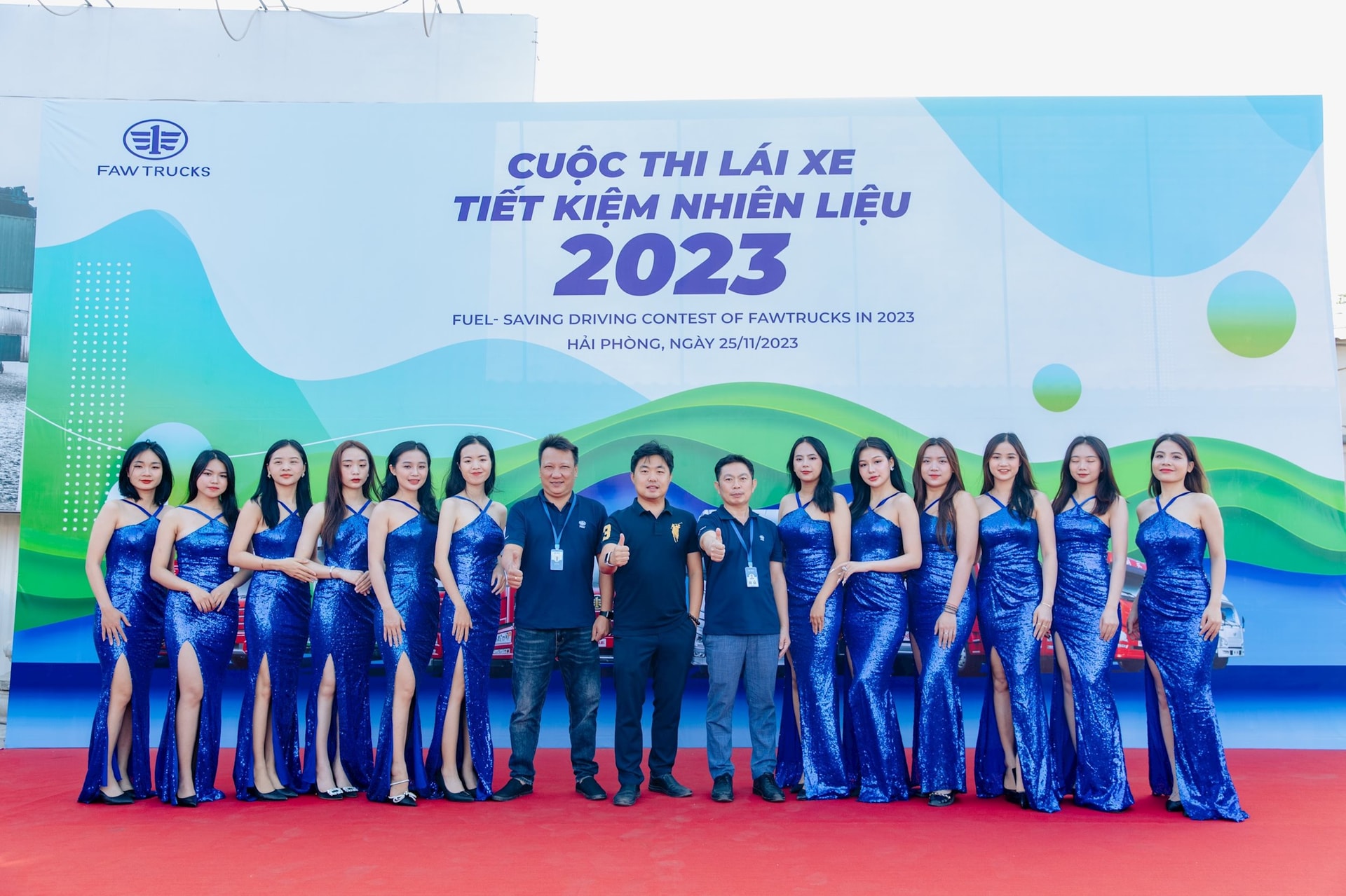 cac-thanh-vien-ban-to-chuc-cuoc-thi.jpg