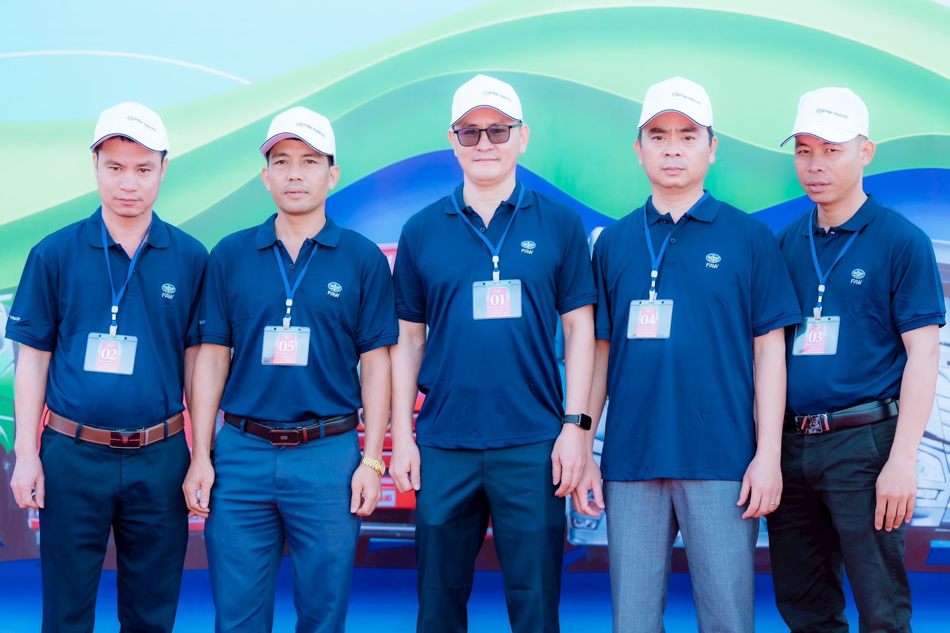 to-trong-tai-cua-cuoc-thi-nam-nay.jpg