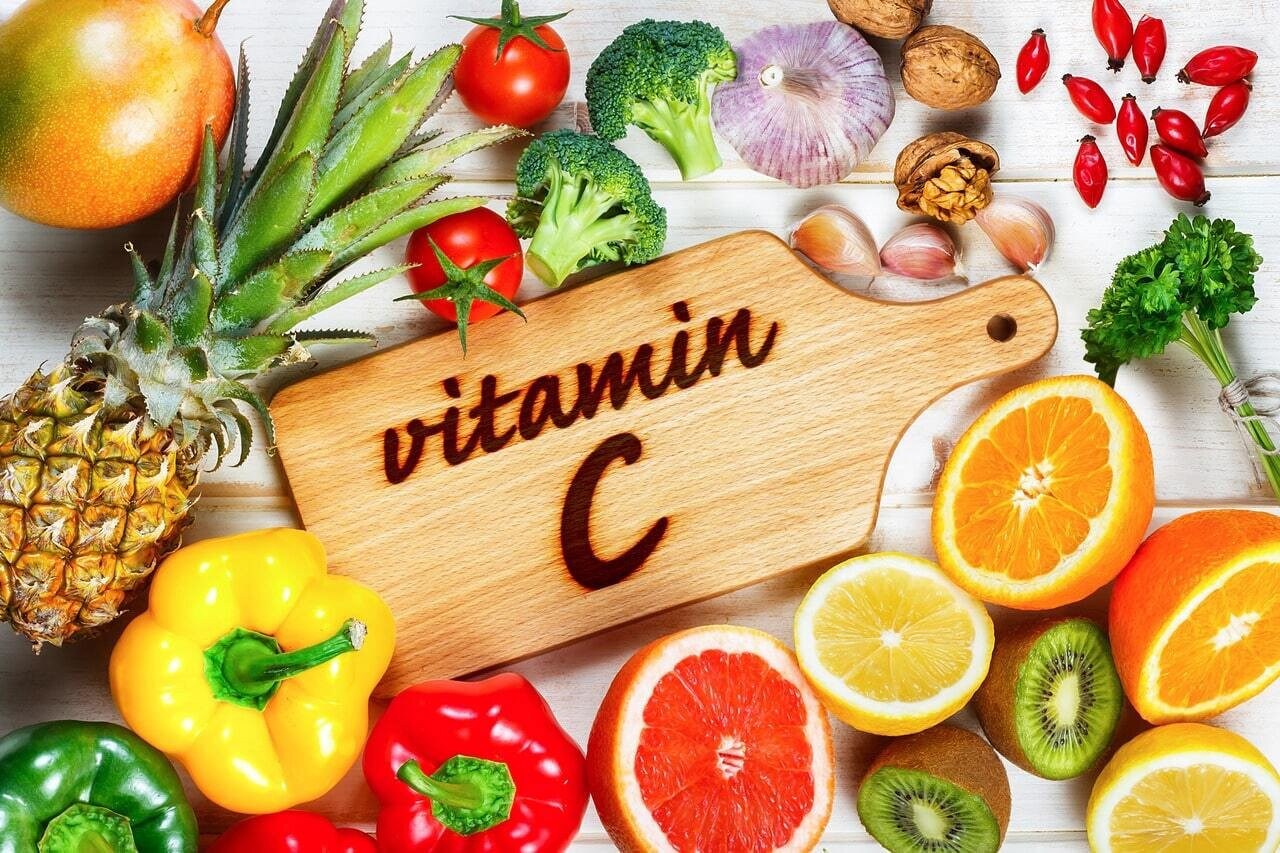 Vitamin C là chất chống oxy hóa, chất hóa học tự nhiên có trong một số loại thực phẩm. (Ảnh: redlinefashions)