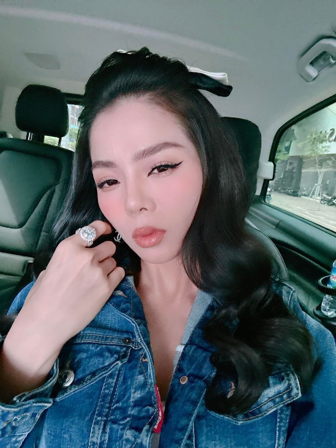 Sao Việt 5/12: Vừa khen vợ chụp hình có tâm, Trấn Thành đã bị đòi quà - 2