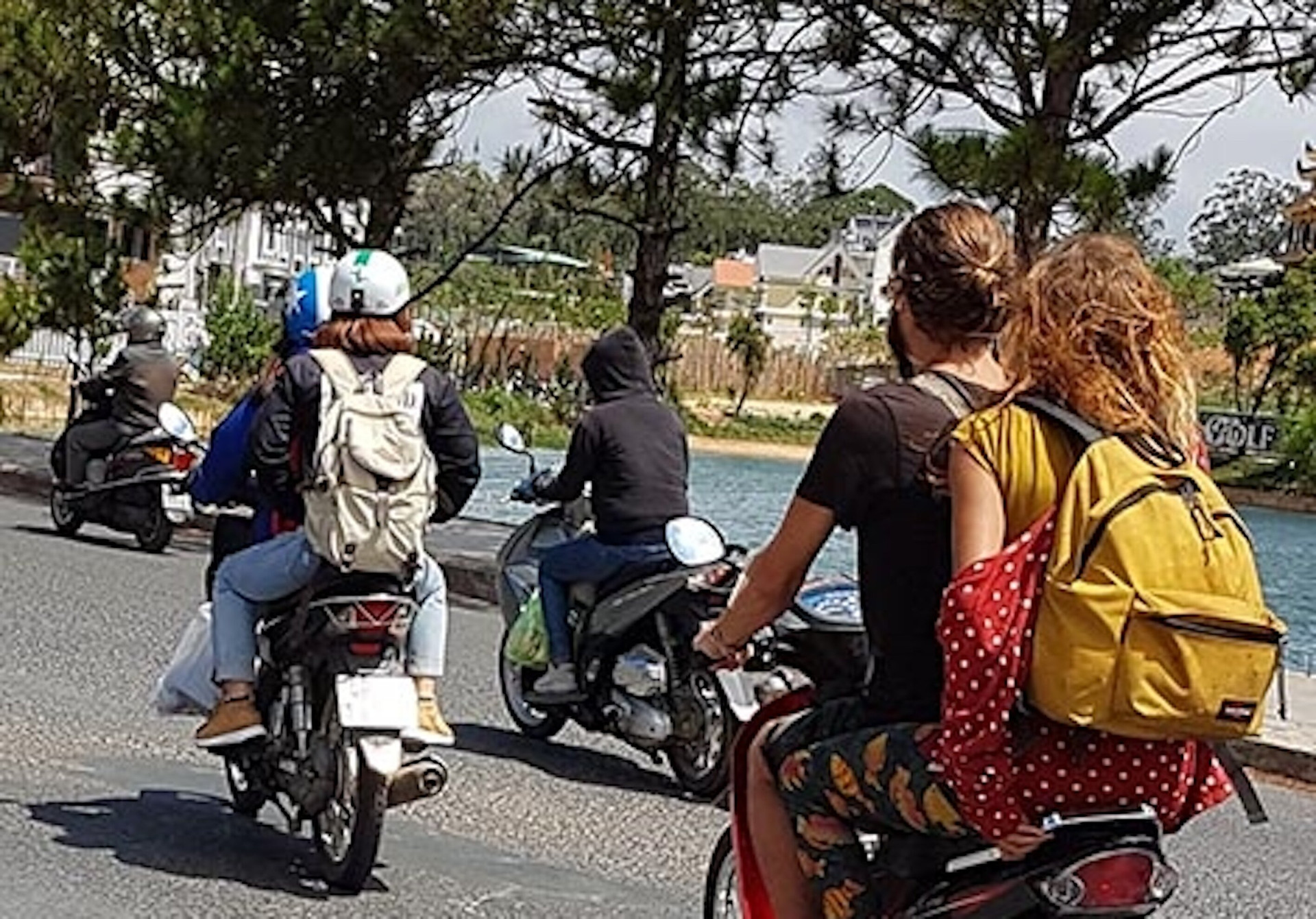 Người nước ngoài vi phạm luật giao thông ở Việt Nam thì mức xử phạt giống với công dân Việt Nam. (Ảnh: Báo Lâm Đồng)