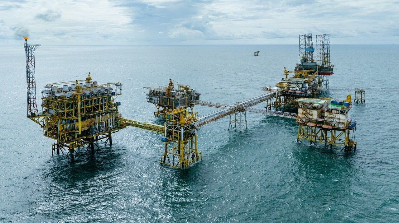 Từ hiệu quả của các giải pháp duy trì sản lượng và gia tăng trữ lượng, sản lượng khai thác dầu thô tháng 11 của Petro Vietnam tăng trưởng so với tháng 10.