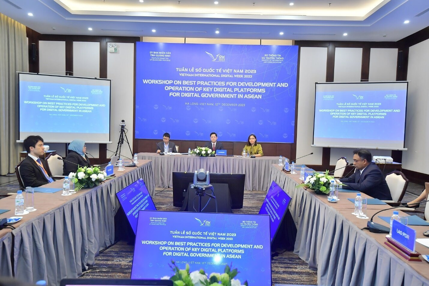 Toàn cảnh Hội thảo “Triển khai các thực tiễn xuất sắc nhất để phát triển và vận hành các nền tảng kỹ thuật số quan trọng cho Chính phủ số” diễn ra chiều 12/12 tại Quảng Ninh.