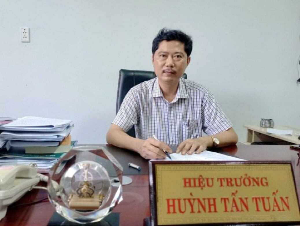 Theo ông Tuấn, kết thúc cuộc họp, hai bên thống nhất các cán bộ, giảng viên sẽ tiếp tục làm việc đến hết ngày 31/12.