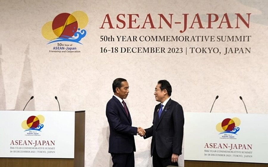 Hội nghị cấp cao kỷ niệm 50 năm quan hệ ASEAN - Nhật Bản đã bế mạc tại thủ đô Tokyo, chiều nay (17/12) và ra tuyên bố chung.