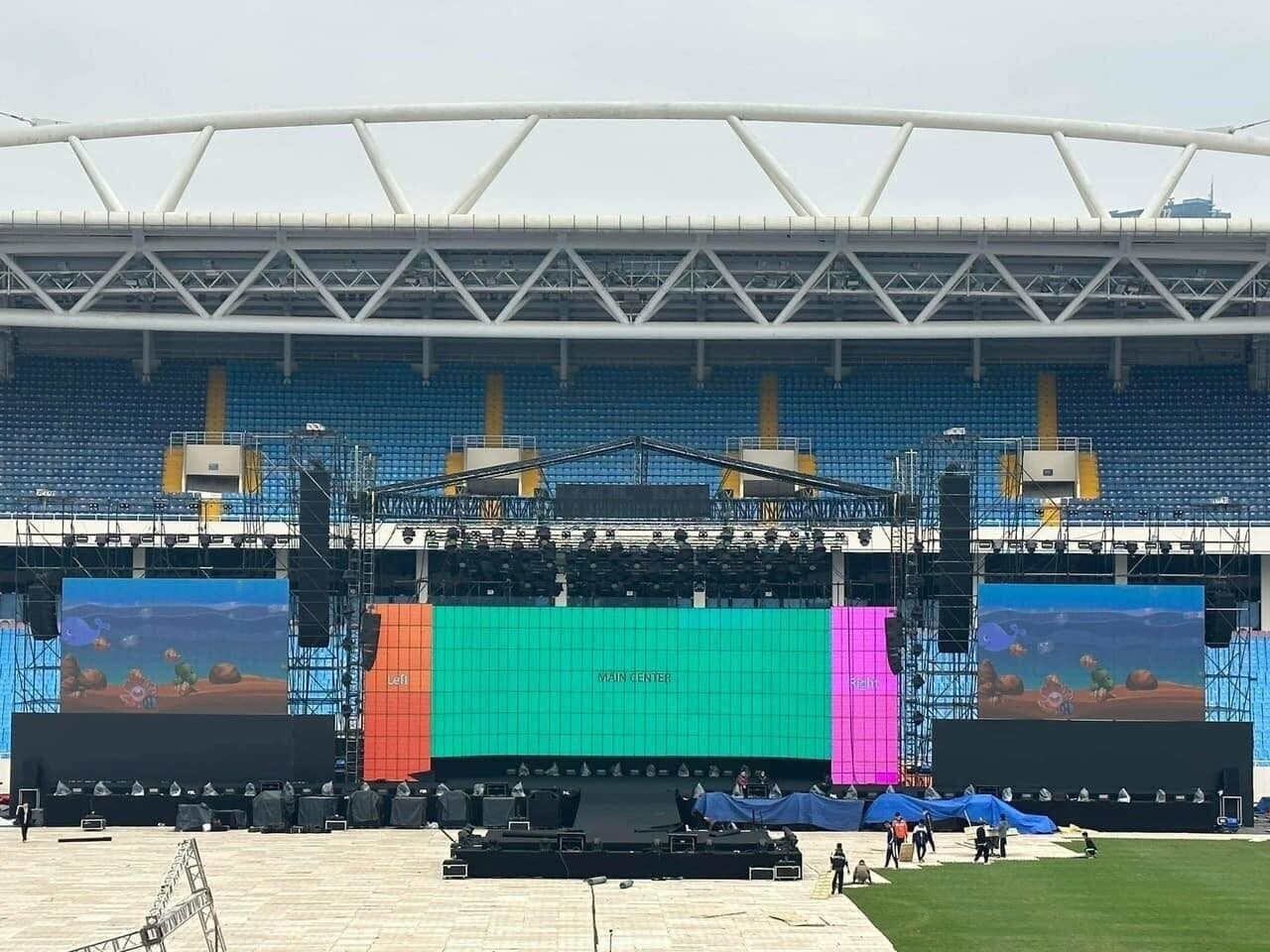 Trước đó, sân khấu cho đêm nhạc ở Mỹ Đình đã được BTC hé lộ.