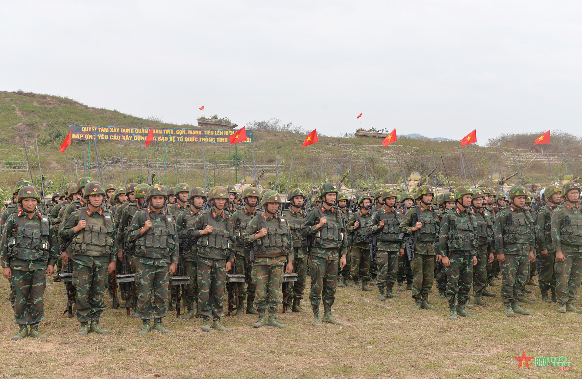 Thủ tướng Phạm Minh Chính dự, theo dõi diễn tập của Quân đoàn 12 - 5