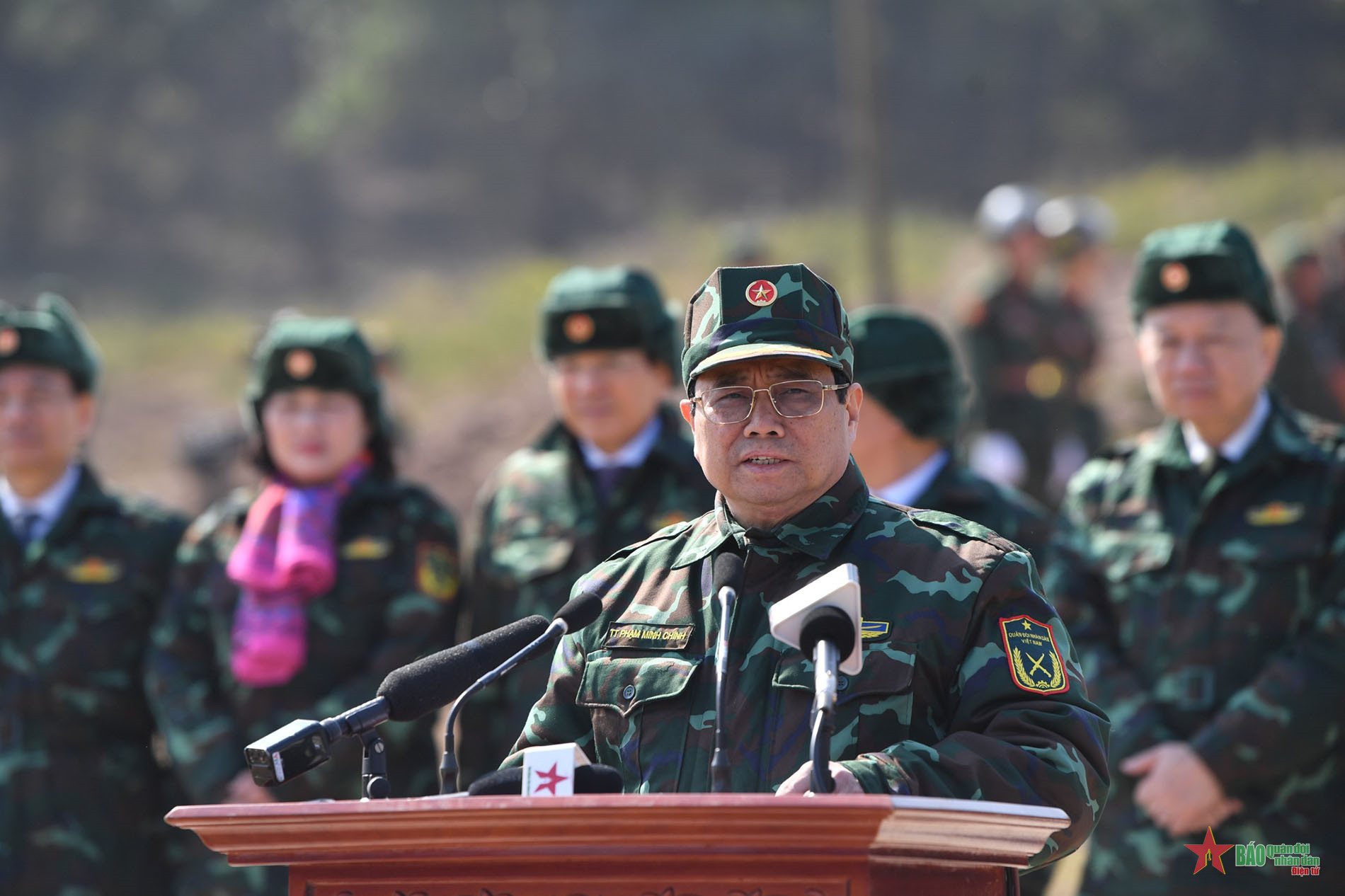 Thủ tướng Phạm Minh Chính phát biểu động viên cán bộ, chiến sỹ Quân đoàn 12 tham gia diễn tập.
