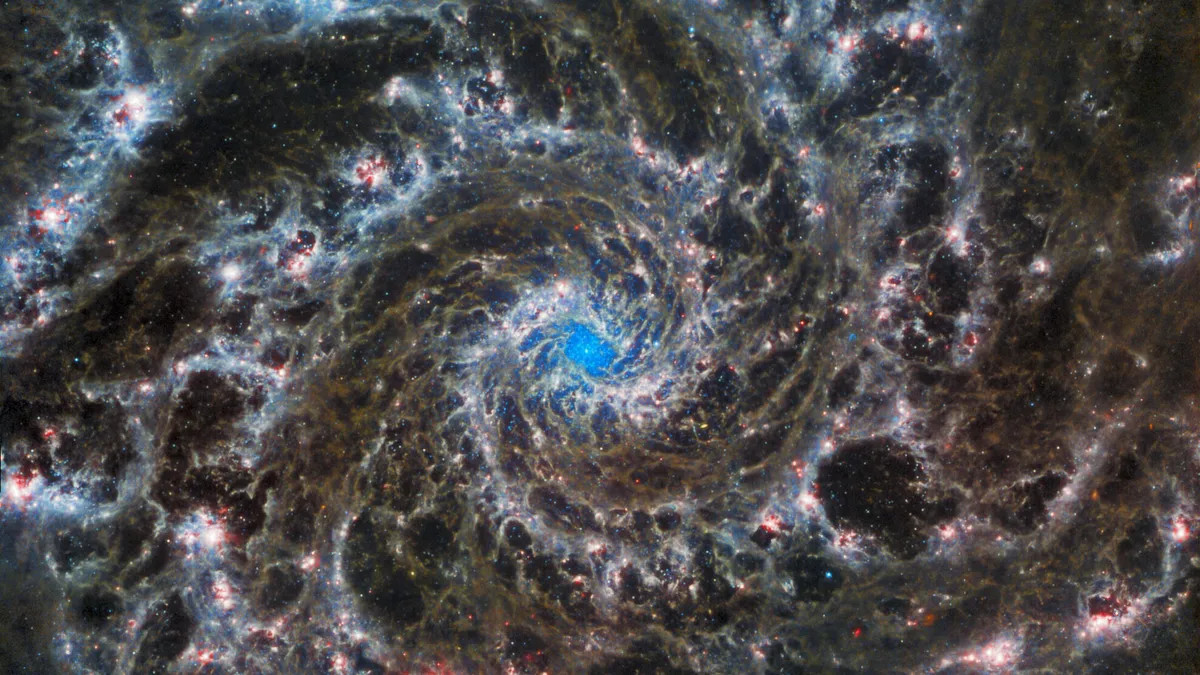 Giống như “vỏ ốc anh vũ”, Thiên hà ma quái này xoáy trong không gian cách Trái đất khoảng 32 triệu năm ánh sáng. Các nhà khoa học gọi đây là 