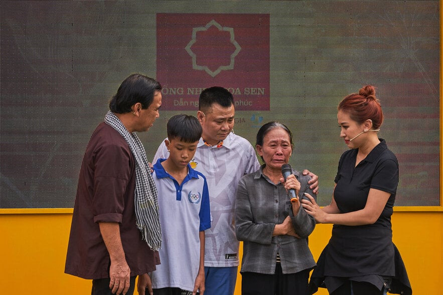 NSND Tự Long xúc động trước hoàn cảnh của em Nguyễn Văn Dũng.