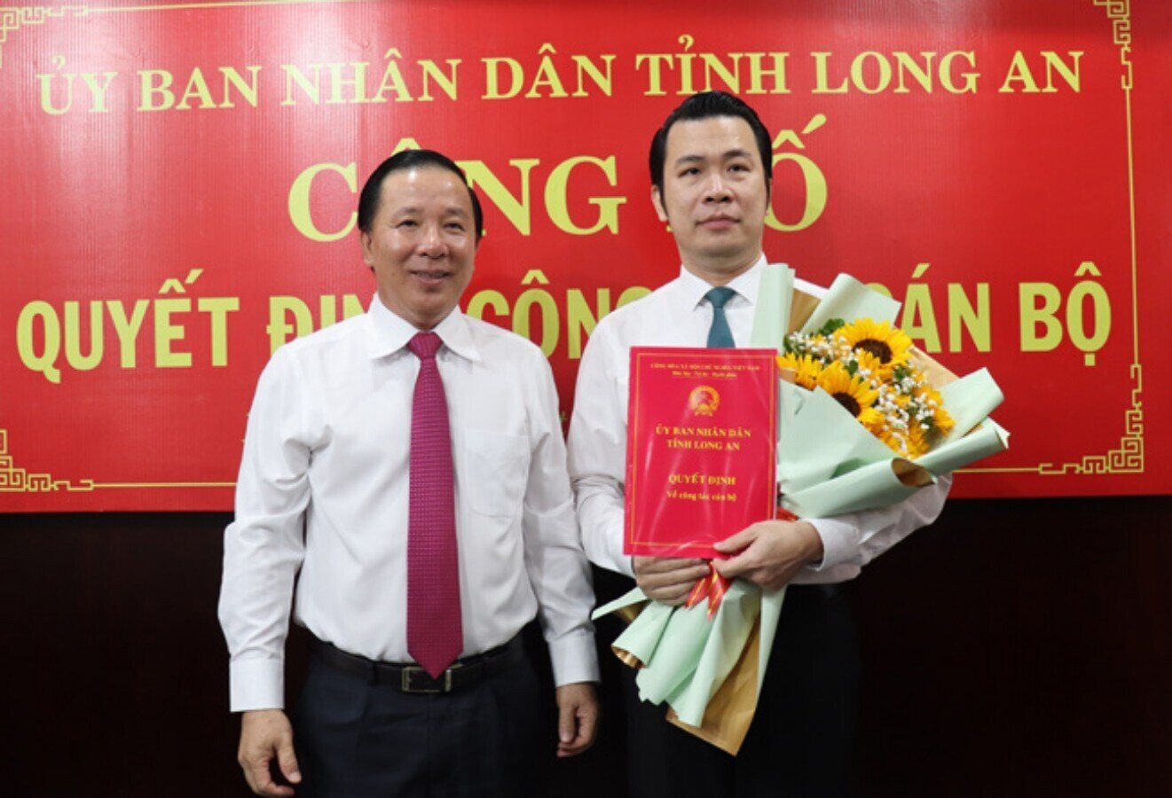 Ông Trương Tấn Sơn, nguyên Phó Chủ tịch UBND quận Tân Bình, TP.HCM được bổ nhiệm giữ chức Phó Giám đốc Sở Xây dựng tỉnh Long An.