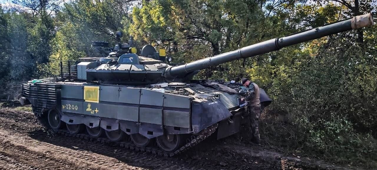 Xe tăng T-80BMV của Nga. (Ảnh: Defence Blog)
