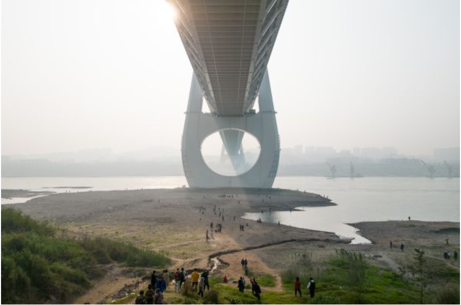 Không chỉ đóng vai trò là cầu nối giao thông quan trọng, cầu vượt sông Bạch Cư Tự còn trở thành một thắng cảnh của thành phố Trùng Khánh.
