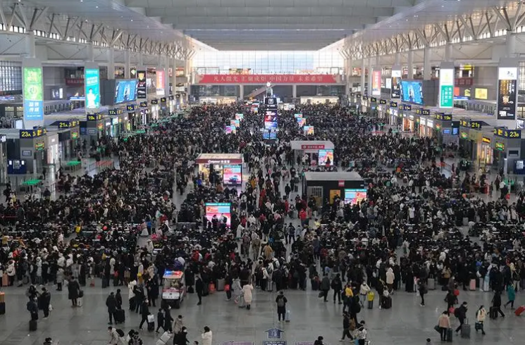 Trung Quốc ước tính sẽ có khoảng 9 tỷ lượt người di chuyển trong Xuân Vận 2024. (Ảnh: Yicai)