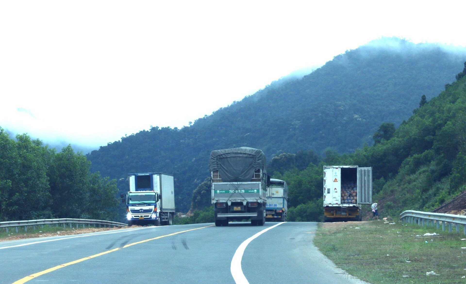 Nhiều tai nạn thảm khốc, tài xế vẫn xem cao tốc La Sơn-Túy Loan như chốn vô pháp - 8