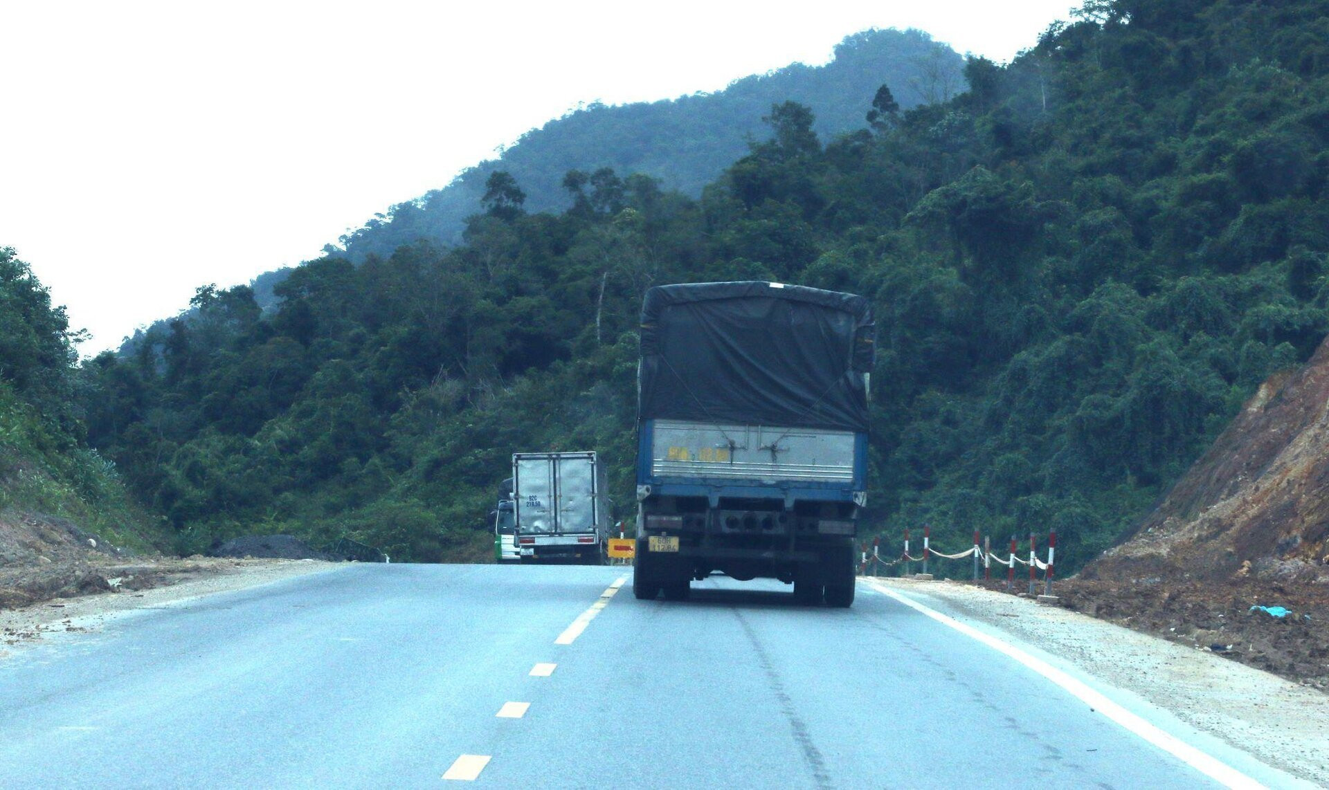 Nhiều tai nạn thảm khốc, tài xế vẫn xem cao tốc La Sơn-Túy Loan như chốn vô pháp - 5