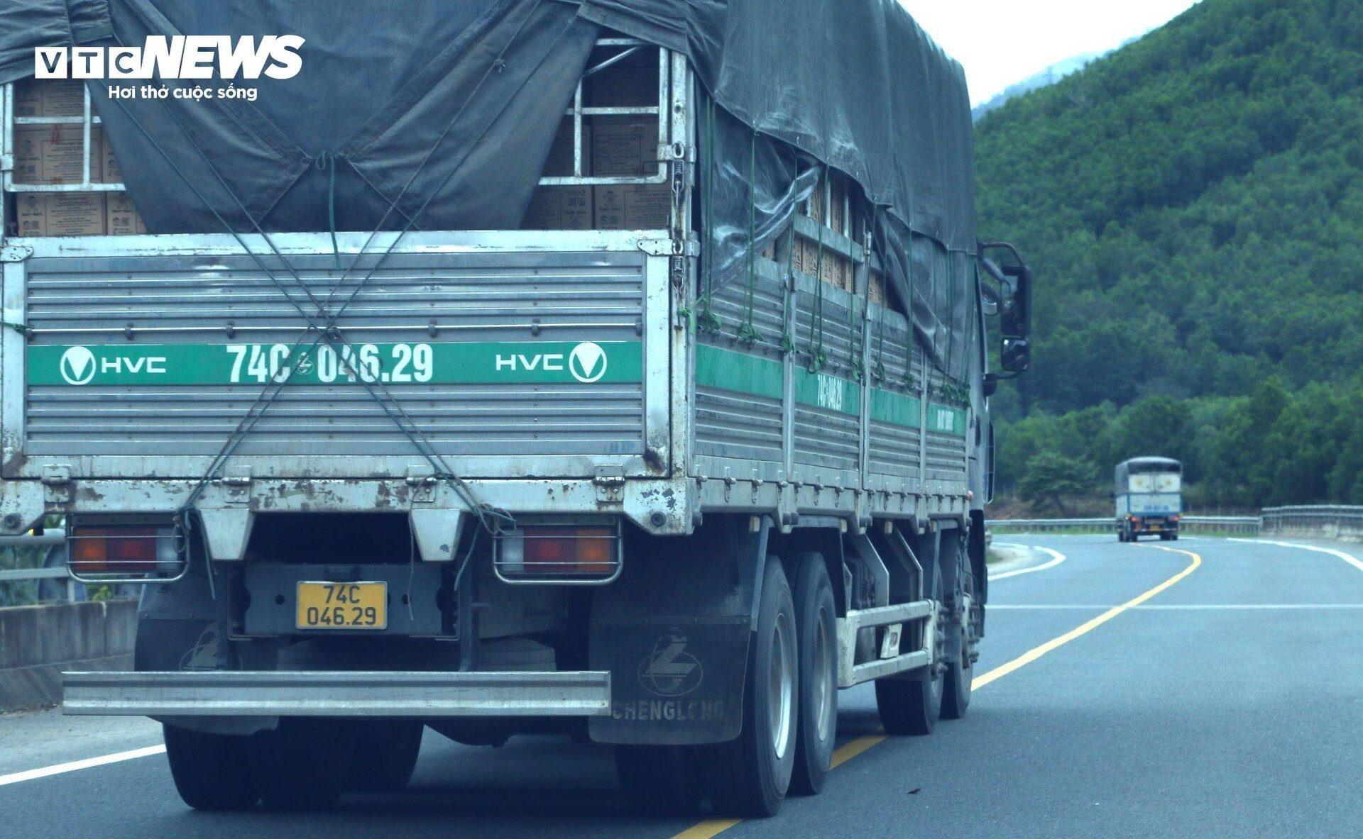 Nhiều tai nạn thảm khốc, tài xế vẫn xem cao tốc La Sơn-Túy Loan như chốn vô pháp - 3