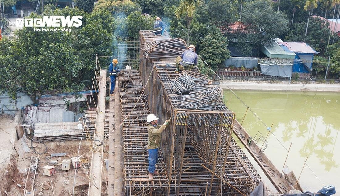 Để thực hiện dự án, các công nhân đến từ những miền quê xa xôi như Hà Tĩnh, Nghệ An... nhiều tháng liền ở lại Hải Phòng để hoàn thành dự án trong năm 2024.