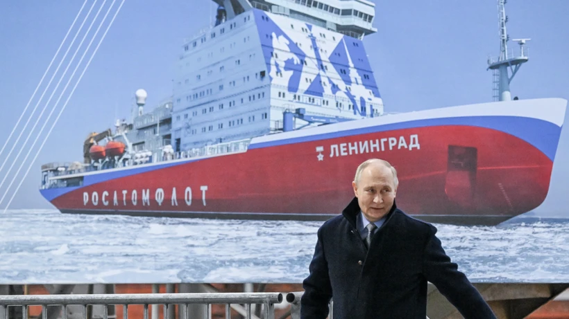 Tổng tống Nga Putin tham dự Lễ đặt ky tàu phá băng Leningrad. (Ảnh: TASS)