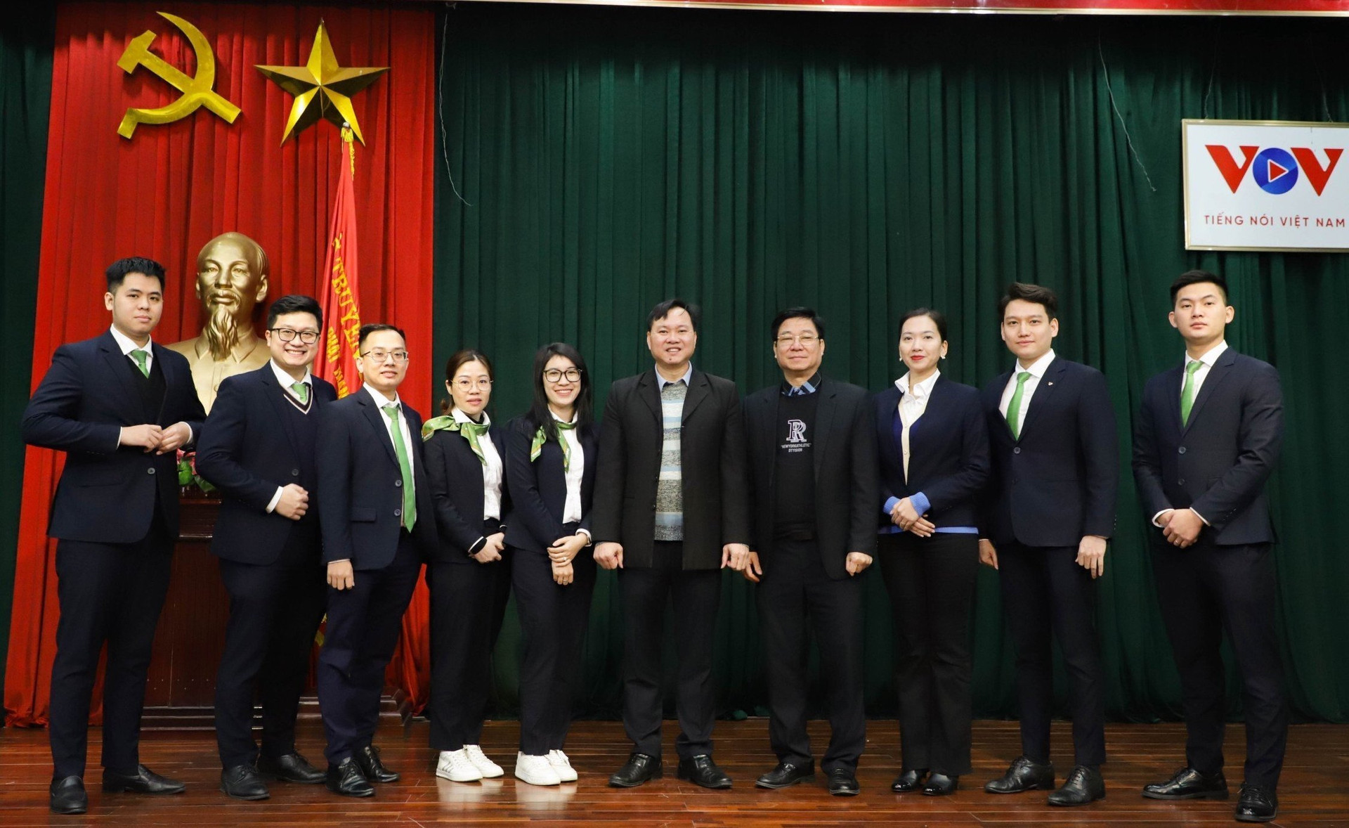 Ban giám hiệu nhà trường và cán bộ, nhân viên Vietcombank Hà Thành mong muốn tiếp tục có nhiều hoạt động gắn kết hơn nữa.