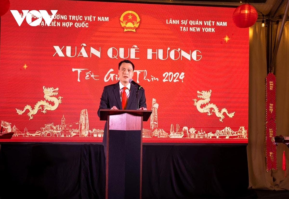 phai doan viet nam tai lhq to chuc tet cong dong-xuan que huong giap thin 2024 hinh anh 1