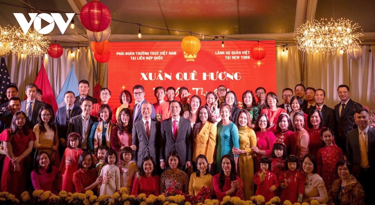 phai doan viet nam tai lhq to chuc tet cong dong-xuan que huong giap thin 2024 hinh anh 2
